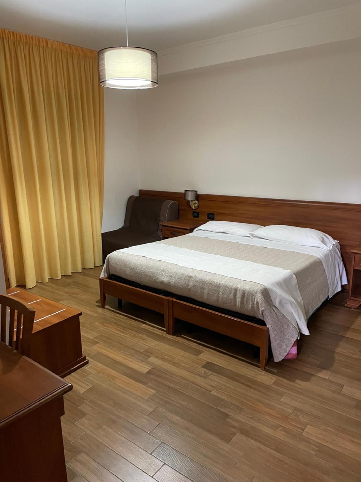 Fd Lorichella Hotel Lorica Luaran gambar